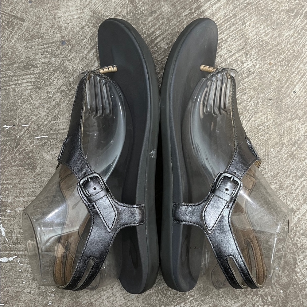 🌸🌸 OLUKAI SANDALS 🌸🌸 - Picture 5 of 7